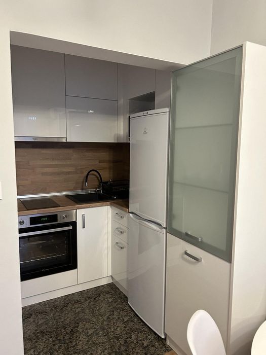 Дава се под наем Двустаен апартамент в Варна, Генералите - 80 кв.м за 650 € - Снимка #3
