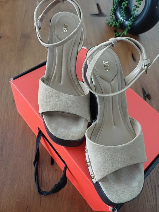 Vând sandale piele Zara