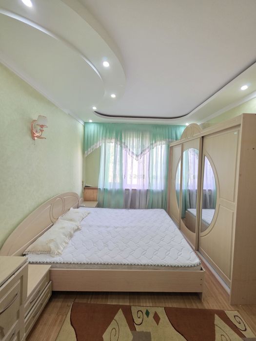 4 Maktab oldida karzinka yaqin 3 xona