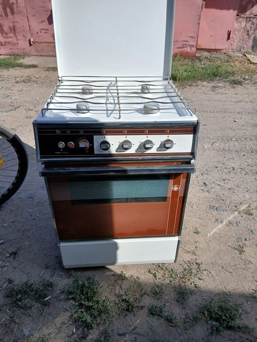 Продам  2 советские  газовые плиты