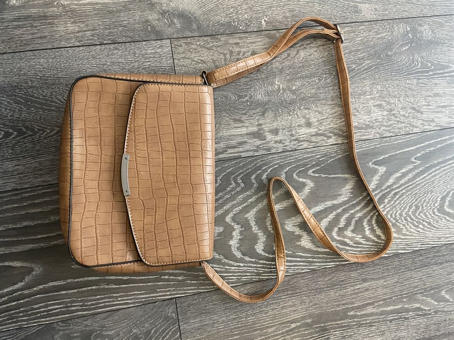 Vand poseta , geanta , rucsac, borseta