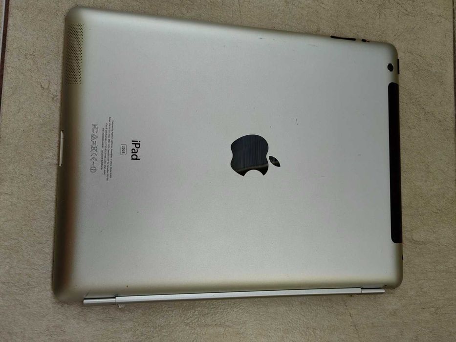 IPad 3rd generation - A1430 , 32 GB памет, за смяна на дисплей