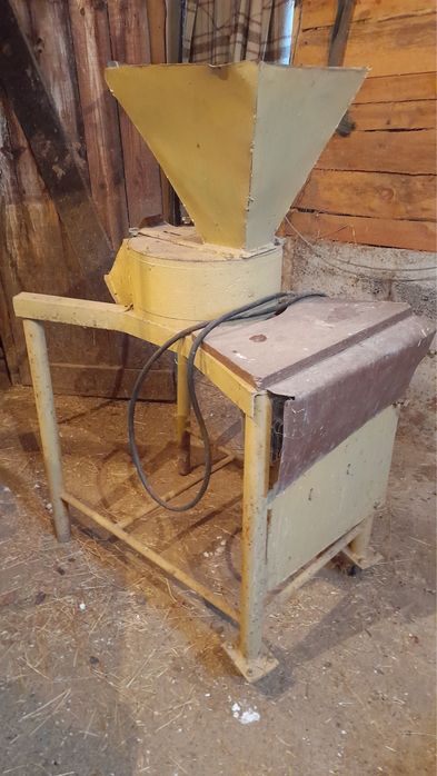 Монофазна фуражомелка за зърно