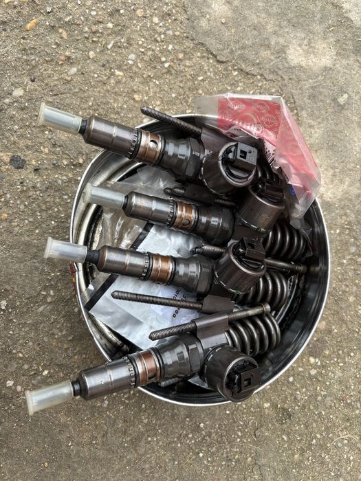 4 injectoare bosch de pe 2.0 bkd