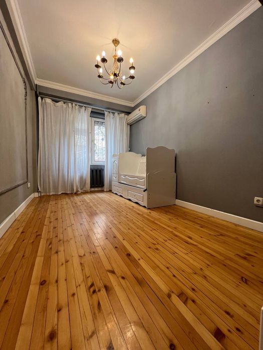 2х комнатная квартира 90кв. 2 этаж.