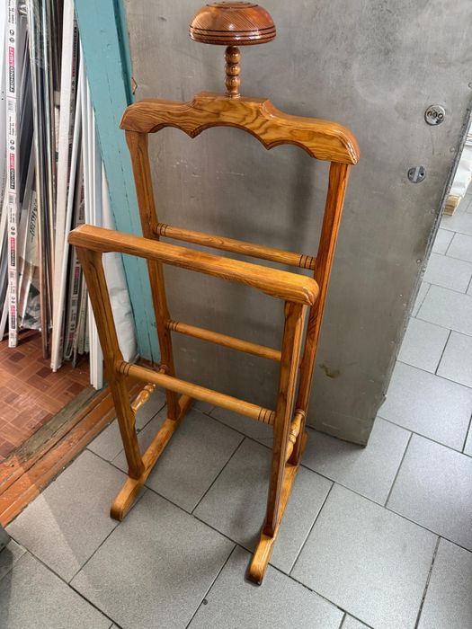 Вешалка плечики напольная