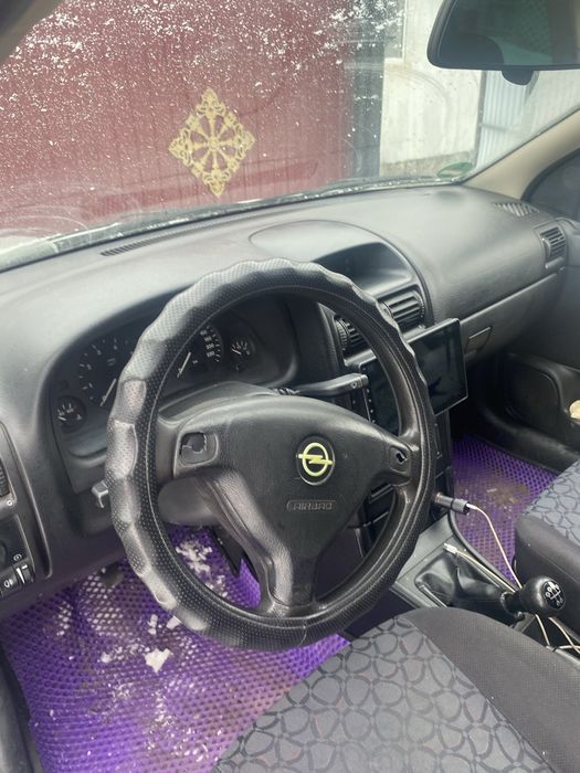 Opel Astra серый