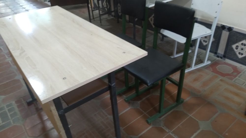 Продаётся парта.