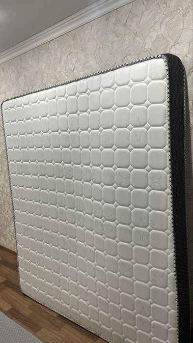 Матрас 180х200 почти новый