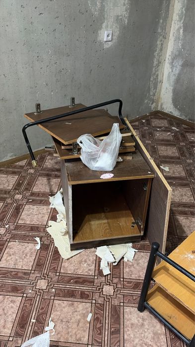 Бесплатно отдам от шкафа