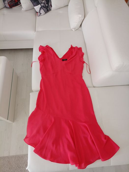 Vând rochie  dama mărimea M,produs de calitate, produs că și nou.