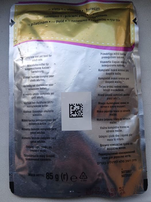 Mâncare pentru pisici
