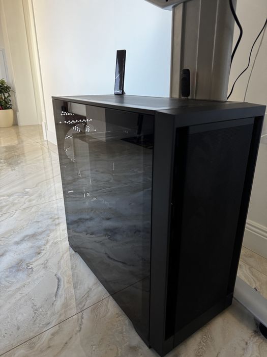 NOU. Calculator gaming RTX5060 ti 16gb, Ryzen 5 9600x