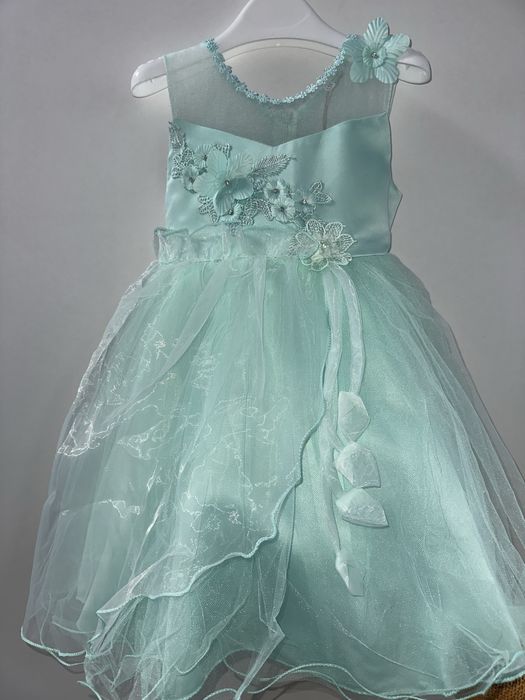 Нарядные платья для девочек