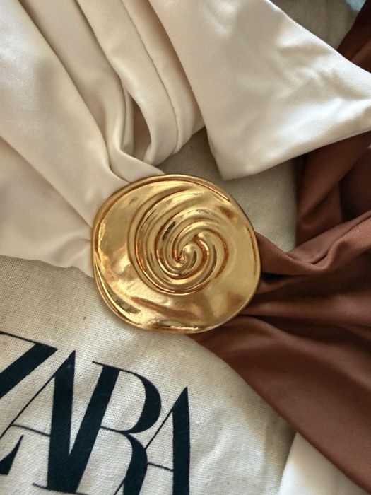 Банкси от две части ZARA