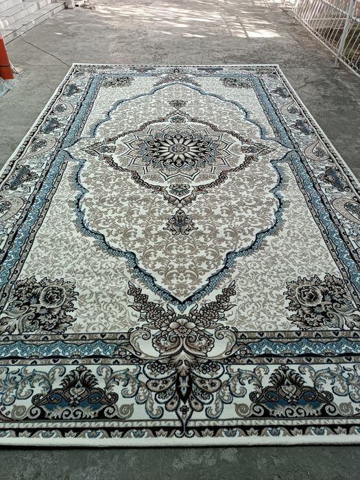 Mexmonxona uchun tayyor gilam sotiladi uchga besh optim narxlardagilam