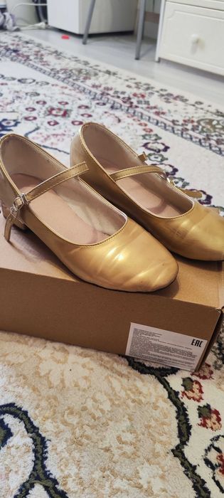 Туфли для танцев золотые