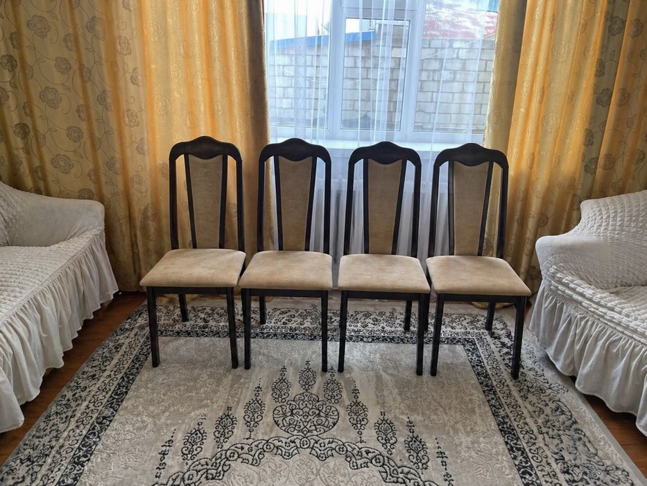 Продаю стол и стулья