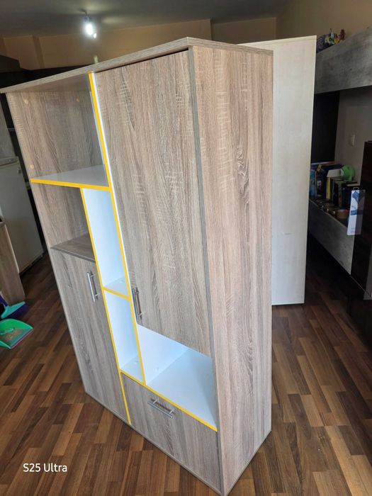 Детски гардероб с рафтове