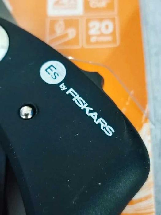Foarfeca gradina Fiskars Essential bypass nou sigilat