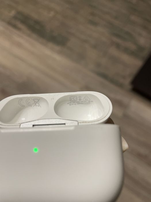 Airpods pro кейс оригинал
