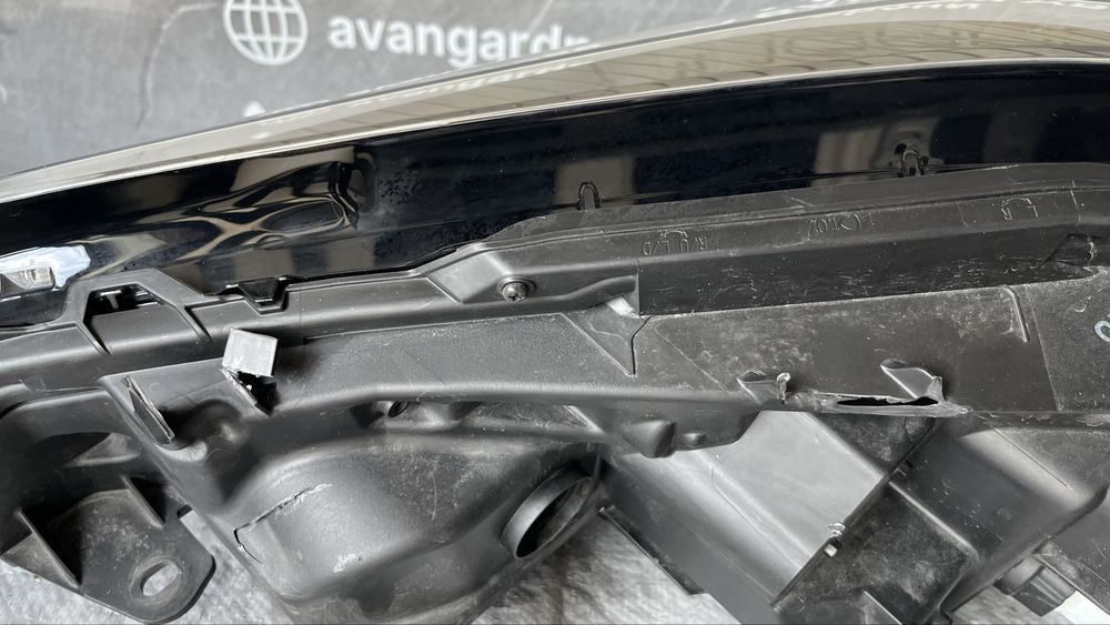 Ляв и десен фар Lexus NX