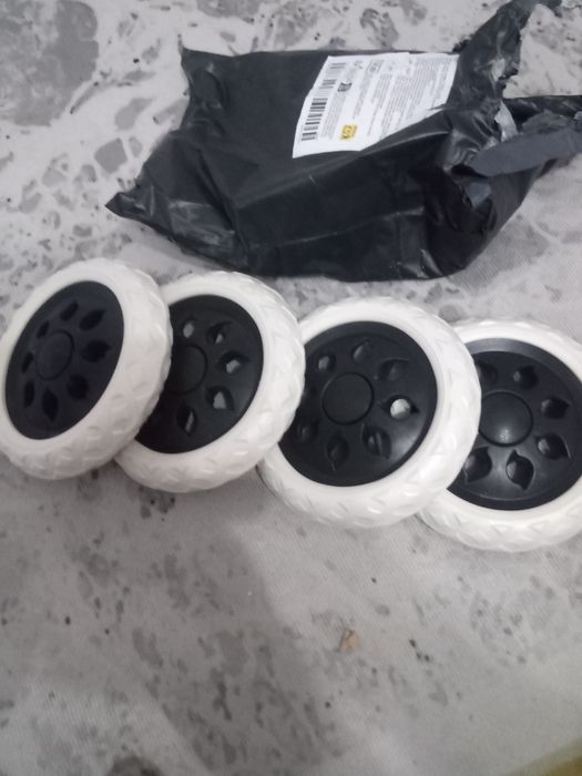 Продам колеса для коляски новые