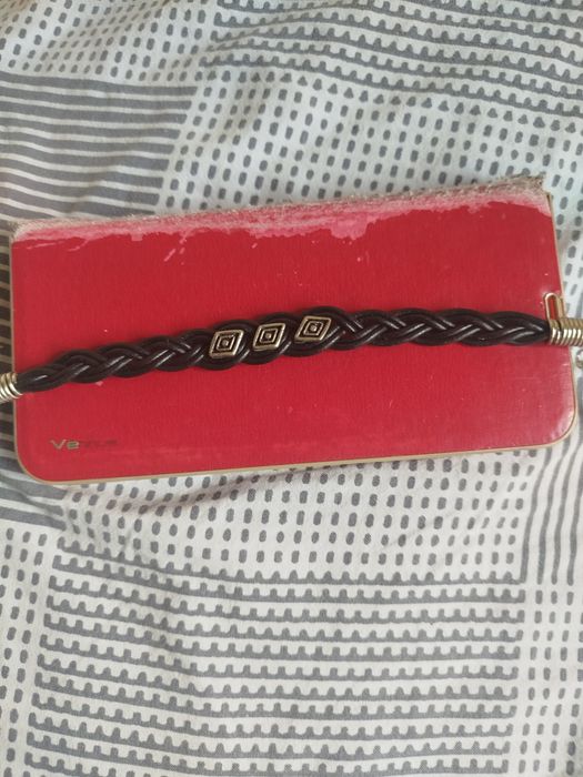 Продавам мъжка кожена гривна