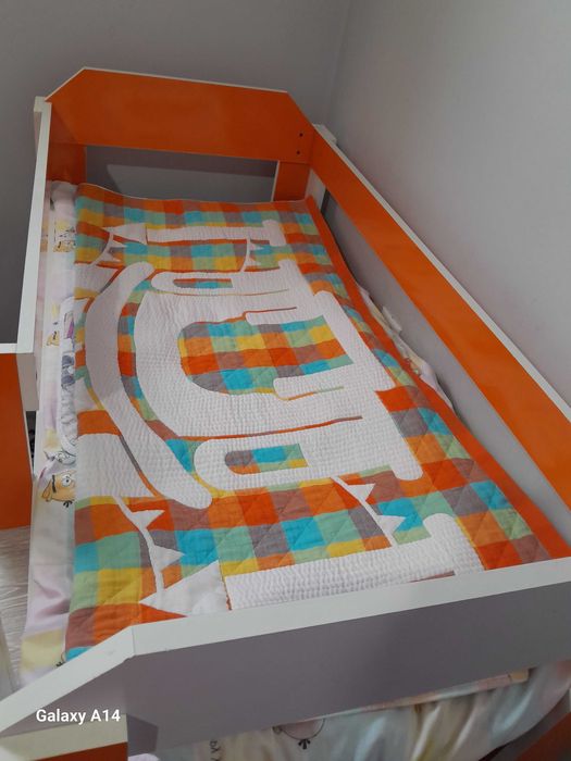 Болалар кравати сотилади