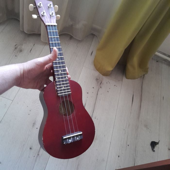 Vand ukulele 60 lei