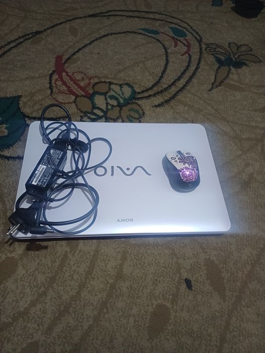 Ноутбук сони                        иии