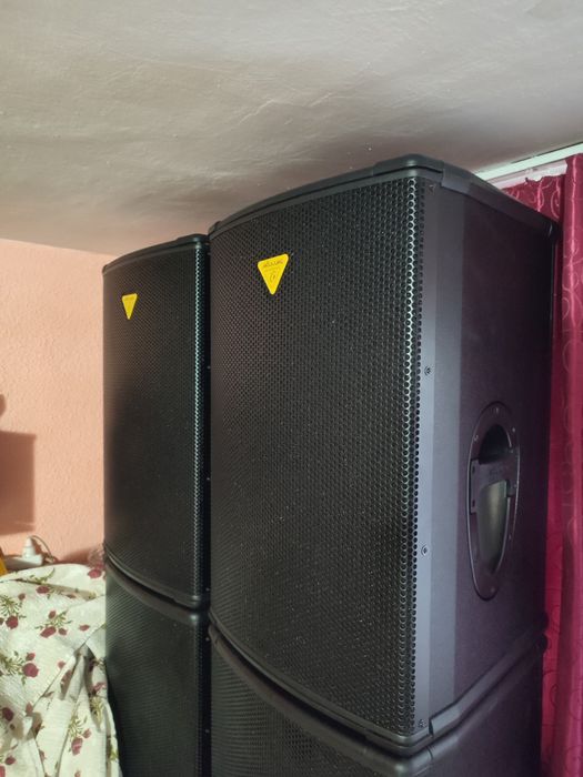 Vând doua Boxe Behringer  b1520 pro