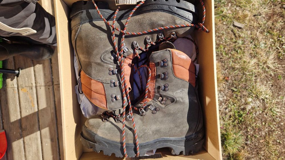 Bocanci noi Raichle marimea 44, 29.5 cm