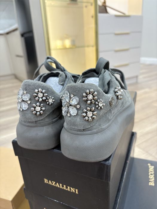 Продам женские кеды