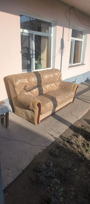 Диван бесплатно.