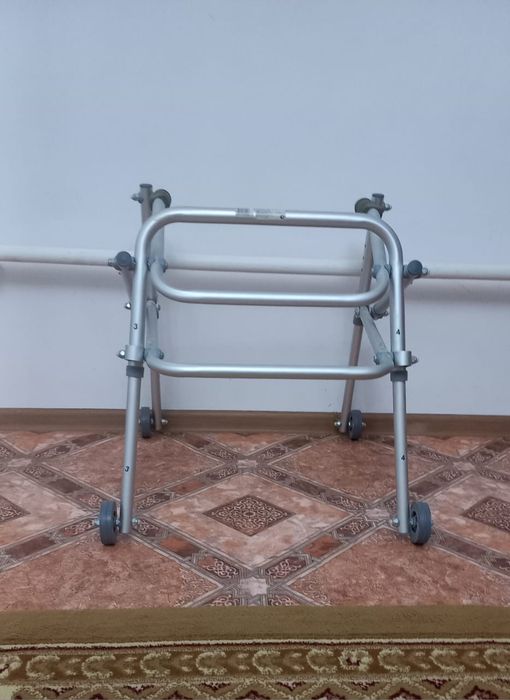 Ходунки инвалидные детские