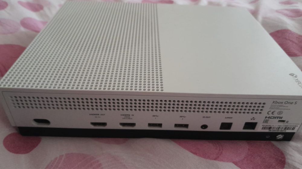 Vand xbox one s 1tb jocuri incluse