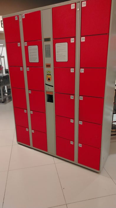 Шкаф для хранения сумок покупателей