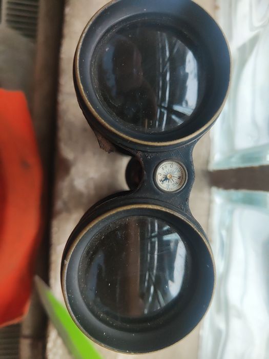 Binoclu vechi cu busolă – „8 Verres” – model militar/marină, piesă de