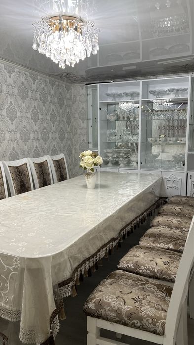 Сервант белого цвета , шкаф для гостинной