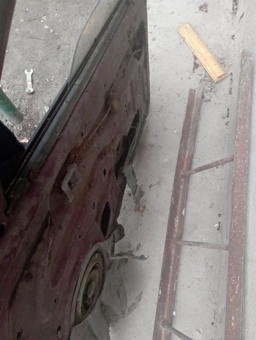 Продам дверь на Ниссан Ванетта 92г