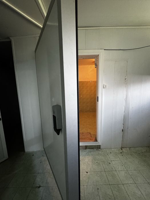 ОТДАВА СЕ ПОД НАЕМ ФУНКЦИОНИРАЩ ХРАНИТЕЛЕН ЦЕХ С ХЛАДИЛНИ КАМЕРИ – ГР. ПАНАГЮРИЩЕ (цена в €)