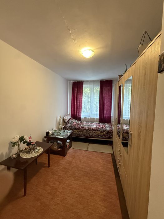 Vand apartament 3 camera