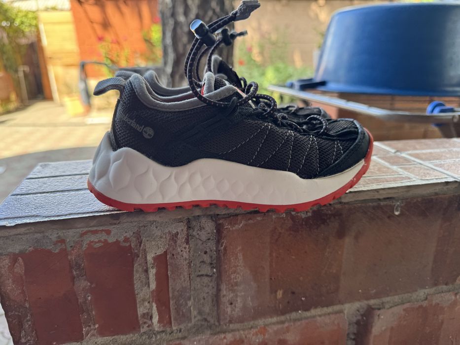 Продам кроссовки фирмы Timberland