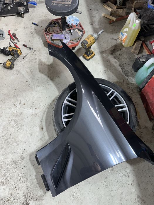 Фарове , преден капак , ляв калник и стопове Bmw g30