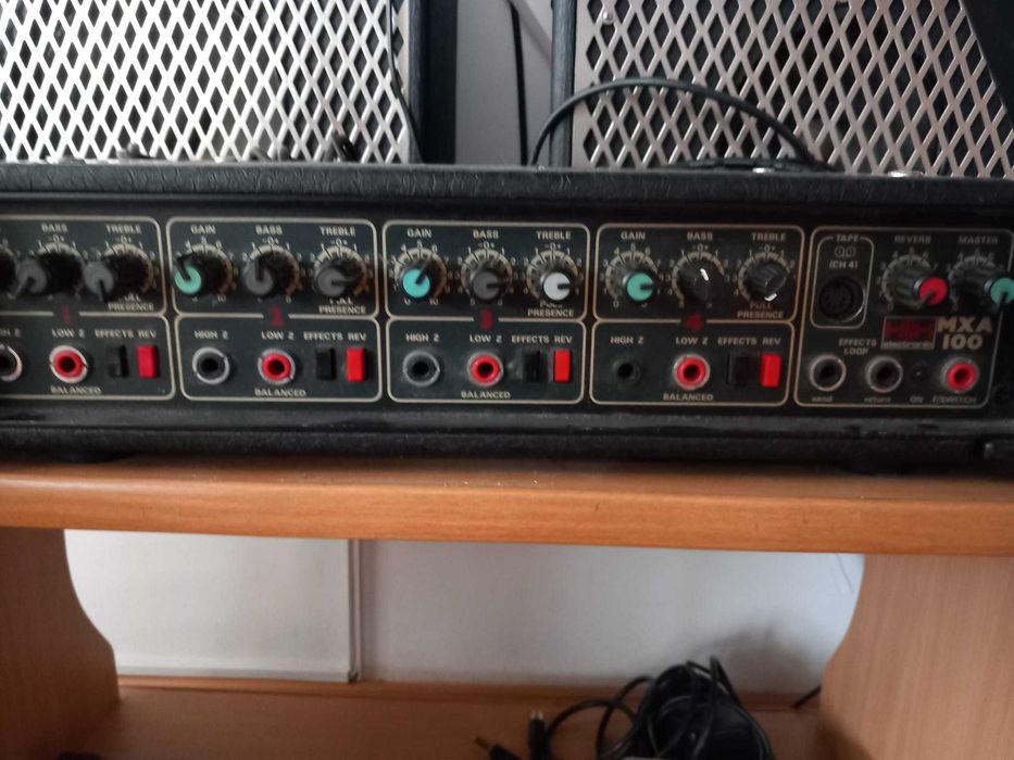 „Set complet formație – 3 chitare, tobe, orga electronica,sintetizator sunete VOX,3 statii pentru chitare 2vox, KMD, boxe, microfon