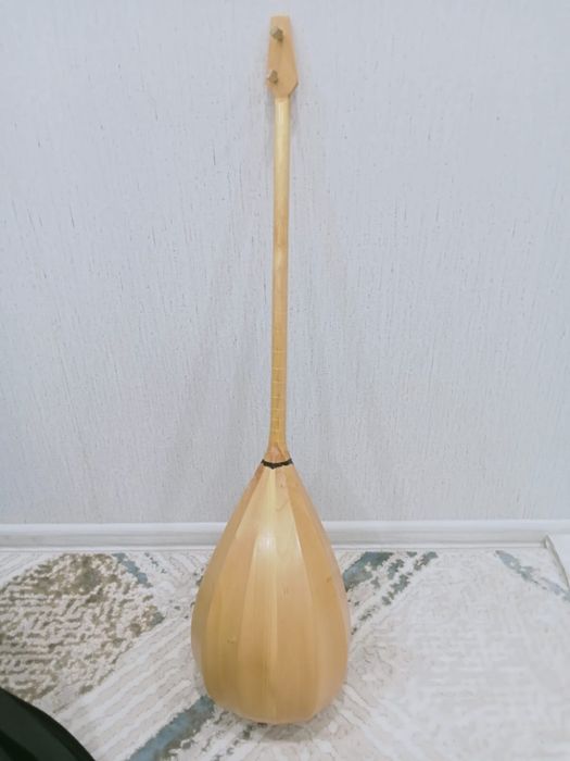 Продается Домбыра 15000 тенге