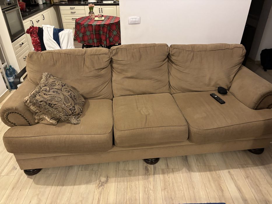 Canapea 3 locuri Mobexpert, foarte comoda, stare buna -pret negociabil