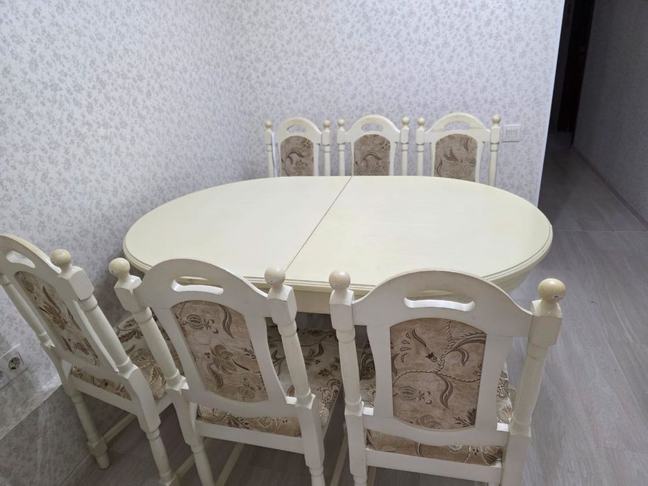 Продам обеденный стол со стульями