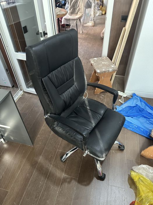 Кресло офисное кожаное